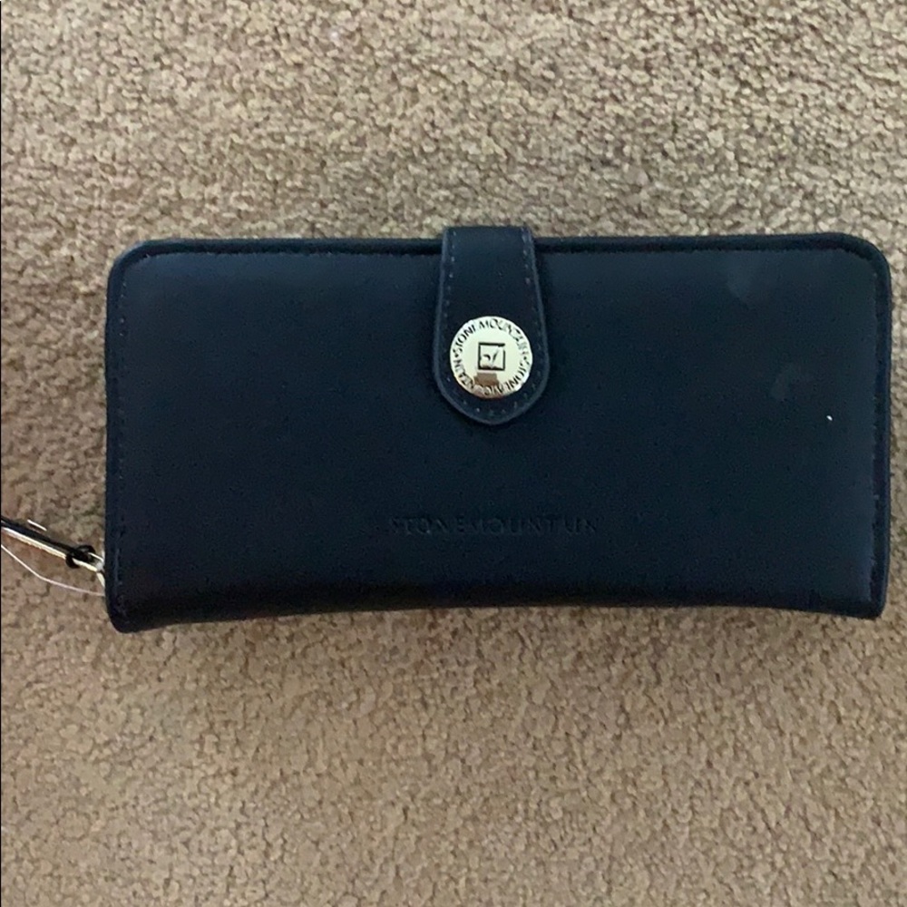 Stone Mountain Leather wallet *NWT & box*